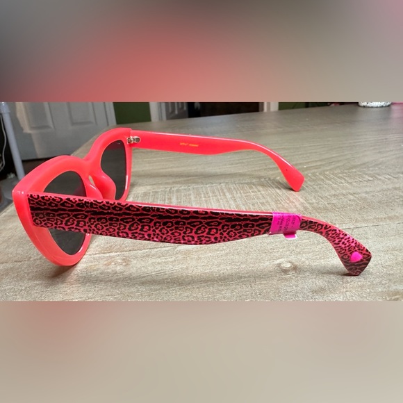 BETSEY JOHNSON- CAT EYE BITTY BLING SUNGLASSES (Red) ⚡️NWT⚡️ - Picture 5 of 11
